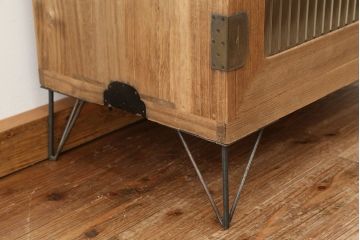 アンティーク家具　アンティーク 古い木味のモールガラス脚付きローボード
