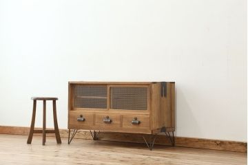 アンティーク家具　アンティーク 素敵なデザイン!古い木味のチェッカーガラスローボード