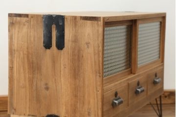 アンティーク家具　アンティーク 素敵なデザイン!古い木味のチェッカーガラスローボード