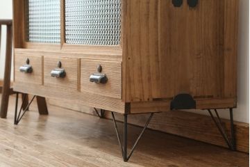 アンティーク家具　アンティーク 素敵なデザイン!古い木味のチェッカーガラスローボード