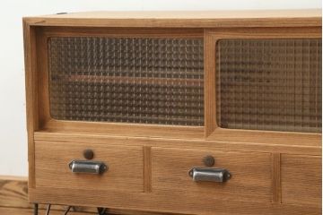 アンティーク家具　アンティーク 素敵なデザイン!古い木味のチェッカーガラスローボード