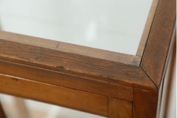 レトロ家具　アンティーク レトロなデザインの縦型脚付き(ガラスケースショーケース)