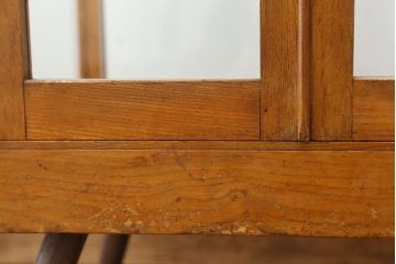 レトロ家具　アンティーク レトロなデザインの縦型脚付き(ガラスケースショーケース)