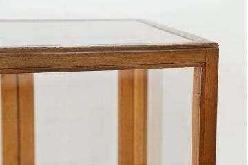 レトロ家具　アンティーク レトロなデザインの縦型脚付き(ガラスケースショーケース)