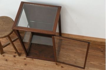 レトロ家具　昭和レトロ 素敵な雰囲気!古い木の小さなガラスケース(ショーケース)