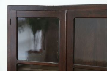 アンティーク家具　素敵なデザイン!古い木のシックなアンティーク本箱(収納棚)