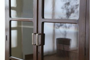 アンティーク家具　素敵なデザイン!古い木のシックなアンティーク本箱(収納棚)