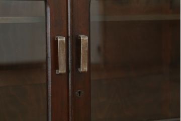 アンティーク家具　素敵なデザイン!古い木のシックなアンティーク本箱(収納棚)