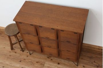 アンティーク家具　アンティーク　脚付きパタパタ下駄箱