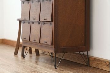 アンティーク家具　アンティーク　脚付きパタパタ下駄箱