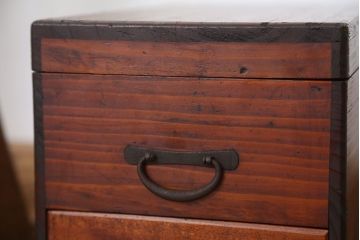 アンティーク家具　アンティーク　古い木の道具入れ(小引き出し)