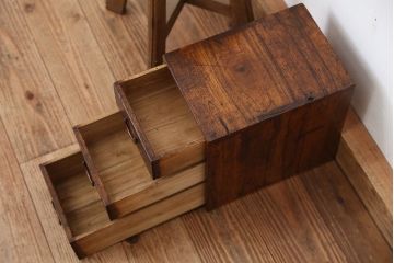 アンティーク家具　アンティーク　古い木の小さな小引き出し
