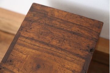 アンティーク家具　アンティーク　古い木の小さな小引き出し