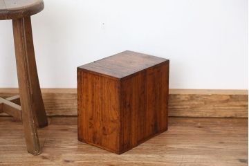 アンティーク家具　アンティーク　古い木の小さな小引き出し