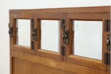 アンティーク家具　アンティーク　素敵なデザイン!古い木の脚付きパタパタガラスケース