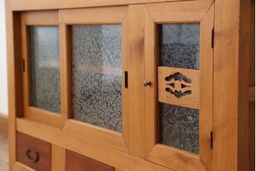 アンティーク家具　古民具・骨董　生地色の美しい四尺重ね水屋箪笥(食器棚・収納棚)