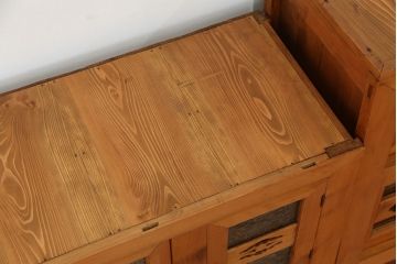 アンティーク家具　古民具・骨董　生地色の美しい四尺重ね水屋箪笥(食器棚・収納棚)