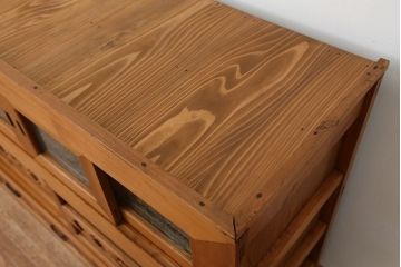 アンティーク家具　古民具・骨董　生地色の美しい四尺重ね水屋箪笥(食器棚・収納棚)