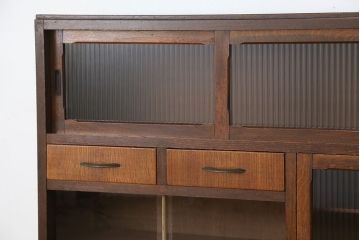 レトロ家具　☆アンティーク　レトロなデザインのモールガラス食器棚