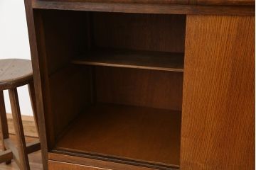 レトロ家具　☆アンティーク　レトロなデザインのモールガラス食器棚