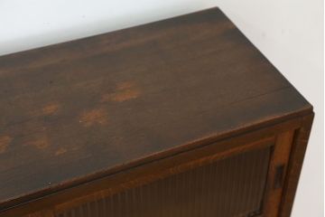 レトロ家具　☆アンティーク　レトロなデザインのモールガラス食器棚