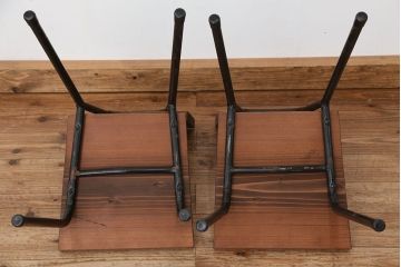 アンティーク家具　再入荷!人気の無垢板と鉄脚のイス2脚セット?(いす椅子アイアン)