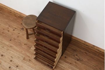 アンティーク家具　アンティーク　古い木のシンプルな8段引き出し