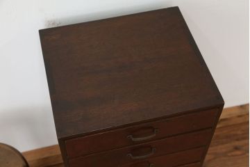 アンティーク家具　アンティーク　古い木のシンプルな8段引き出し