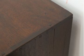 アンティーク家具　アンティーク　古い木のシンプルな8段引き出し