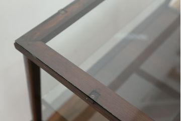 アンティーク家具　アンティーク 古いタバコ屋のシックな脚付きガラスケース(台形)