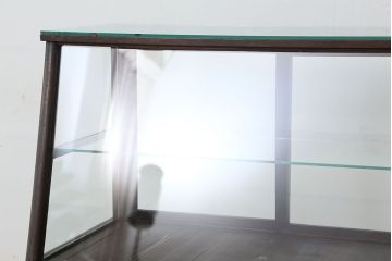 アンティーク家具　アンティーク 古いタバコ屋のシックな脚付きガラスケース(台形)