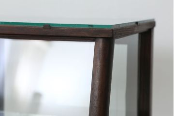 アンティーク家具　アンティーク 古いタバコ屋のシックな脚付きガラスケース(台形)