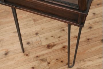 アンティーク家具　アンティーク 古いタバコ屋のシックな脚付きガラスケース(台形)