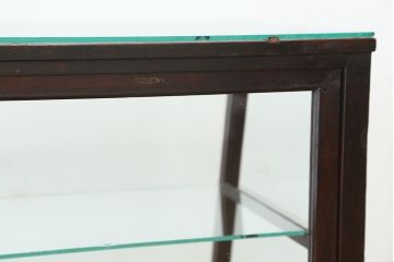 アンティーク家具　アンティーク 古いタバコ屋のシックな脚付きガラスケース(台形)