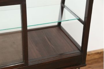 アンティーク家具　アンティーク 古いタバコ屋のシックな脚付きガラスケース(台形)