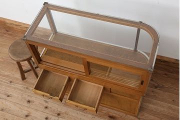 レトロ家具　アンティーク　レトロなデザイン!タバコ屋のRガラスショーケース(ガラスケース)