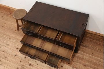 アンティーク家具　アンティーク　古い小窓付きの6杯時代箪笥ローチェスト(引き出し)