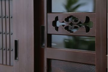 アンティーク家具　古民具・骨董　使い込まれた美しい水屋箪笥(食器棚、収納棚)
