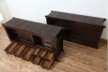 アンティーク家具　古民具・骨董　使い込まれた美しい水屋箪笥(食器棚、収納棚)