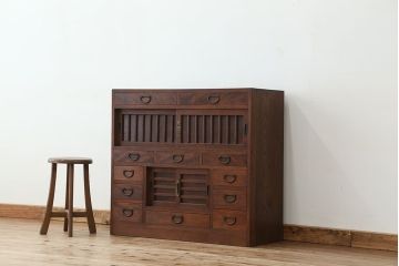 アンティーク家具　素敵なデザイン!帳場箪笥のような茶箪笥