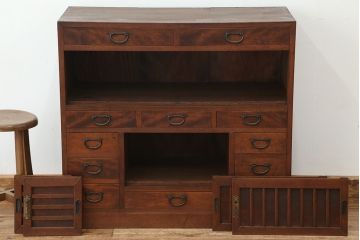 アンティーク家具　素敵なデザイン!帳場箪笥のような茶箪笥