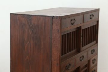 アンティーク家具　素敵なデザイン!帳場箪笥のような茶箪笥