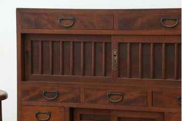 アンティーク家具　素敵なデザイン!帳場箪笥のような茶箪笥