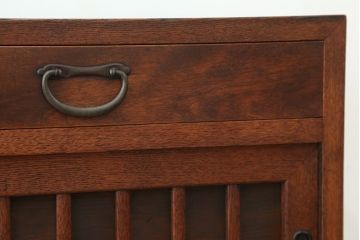 アンティーク家具　素敵なデザイン!帳場箪笥のような茶箪笥