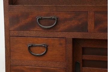アンティーク家具　素敵なデザイン!帳場箪笥のような茶箪笥