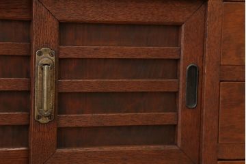 アンティーク家具　素敵なデザイン!帳場箪笥のような茶箪笥