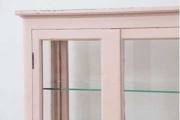 アンティーク家具　可愛いデザイン!　ピンク色のケビントガラスケース