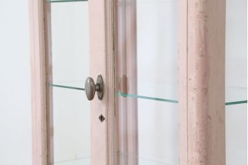 アンティーク家具　可愛いデザイン!　ピンク色のケビントガラスケース