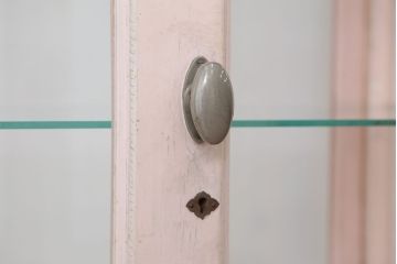 アンティーク家具　可愛いデザイン!　ピンク色のケビントガラスケース