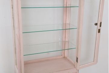 アンティーク家具　可愛いデザイン!　ピンク色のケビントガラスケース